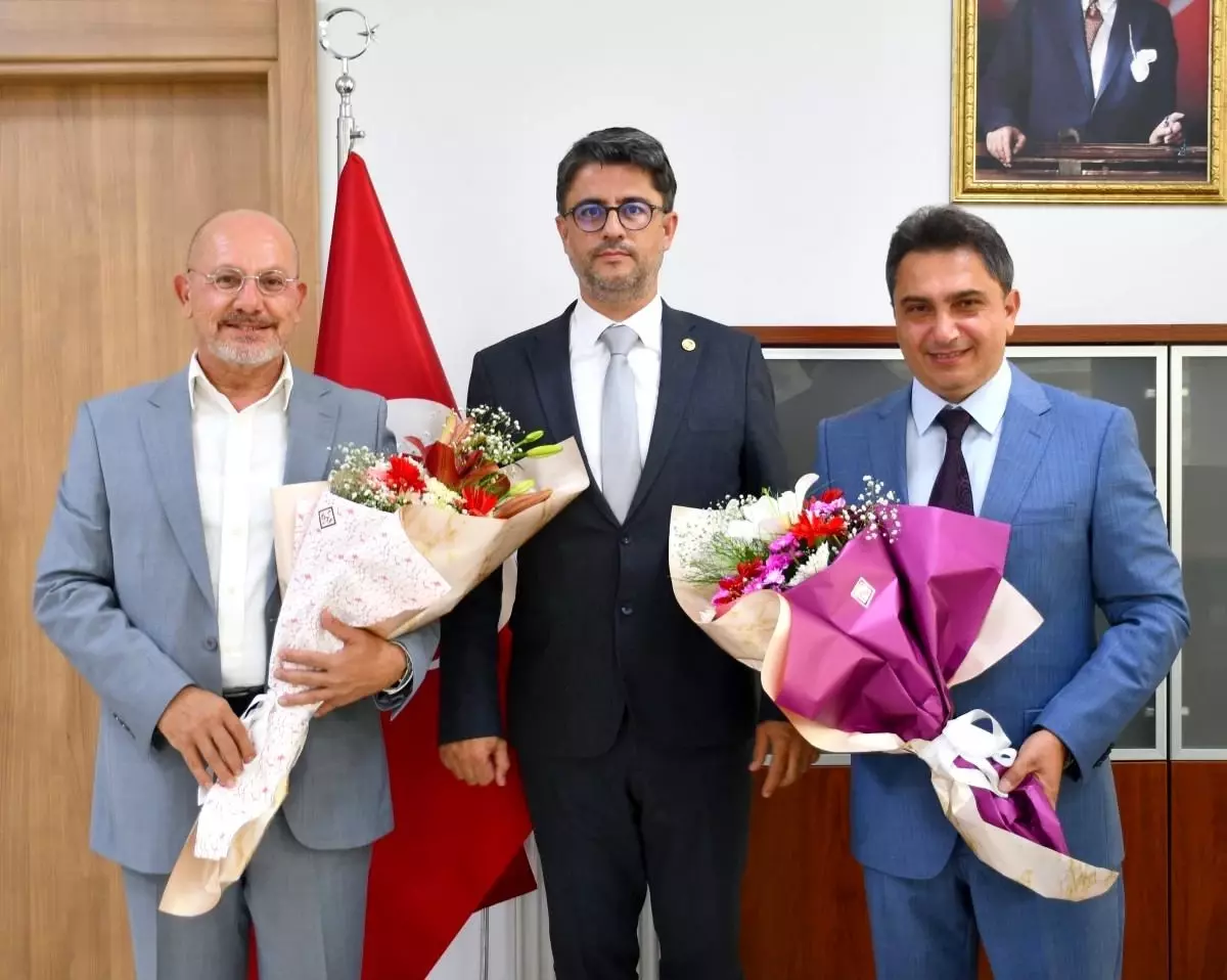 ÇOMÜ’de Eğitim ve Mühendislik Fakültelerinde Dekanlık Devir Teslim Töreni