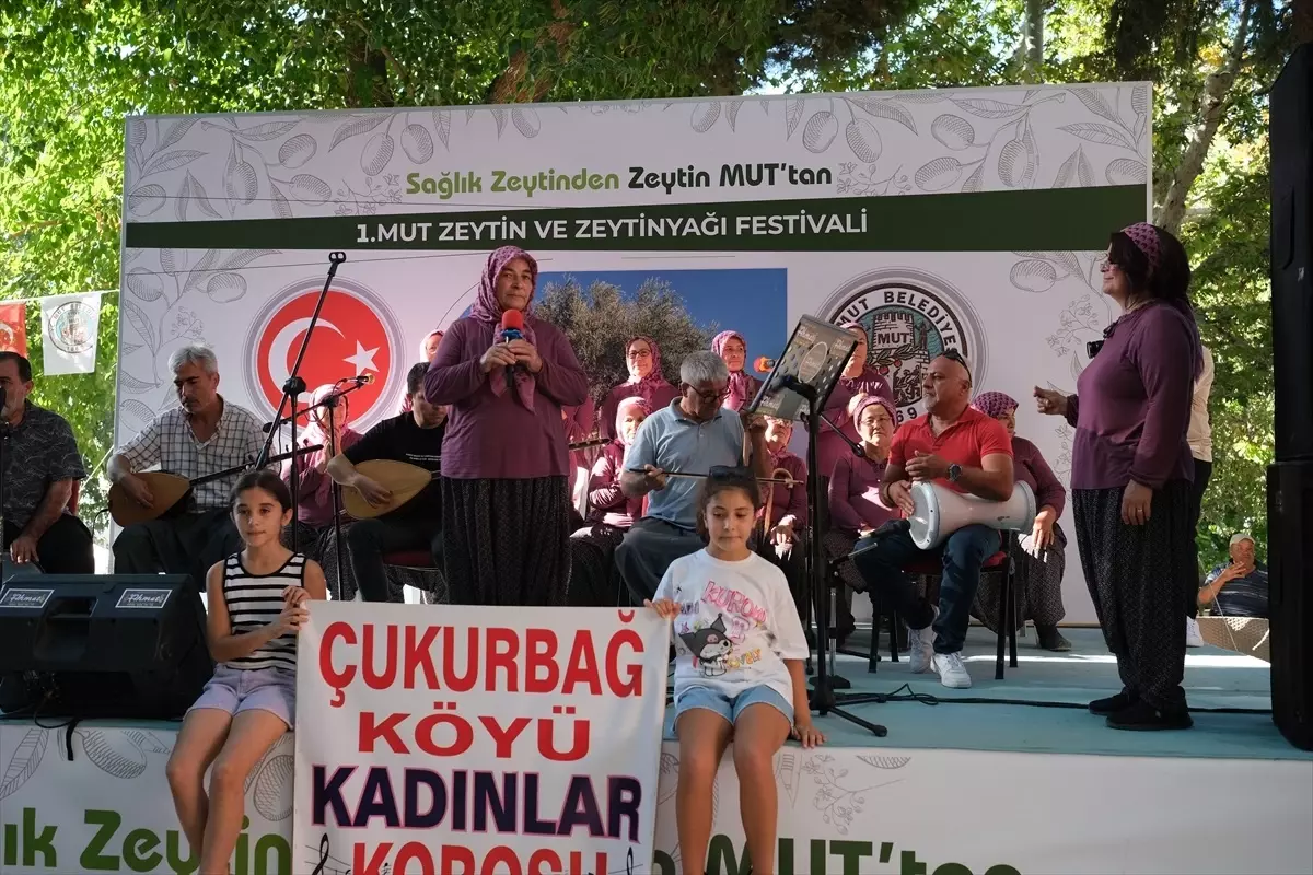 Mersin’de İlk Mut Zeytin ve Zeytinyağı Festivali’nde Şalvarlı Kadınlar Korosu Sahne Aldı