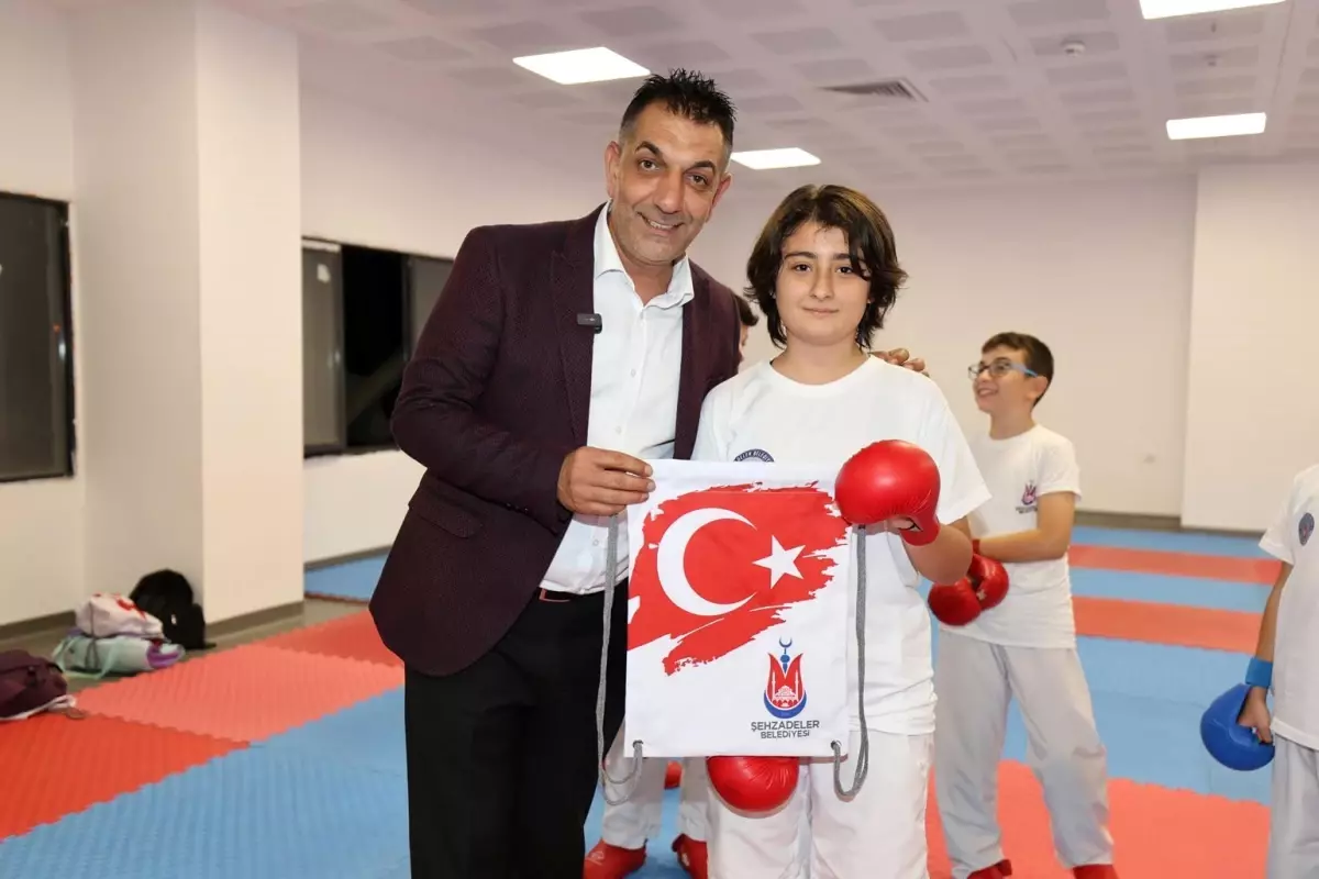 Şehzadeler Belediyesi’nden Gençlere Karate Desteği